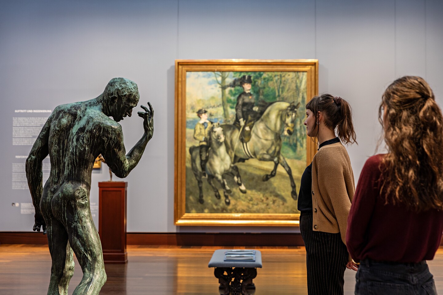 Sammlungsraum Impressionismus mit einer Skulptur, © Hamburger Kunsthalle, Foto: Fred Dott