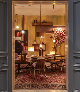 Ausstellungsansicht ISA MONA LISA, Salon Livresque (Detail), 2014, von Thorsten Brinkmann (*1971), © VG Bild-Kunst, Bonn 2024, Foto: Christoph Irrgang