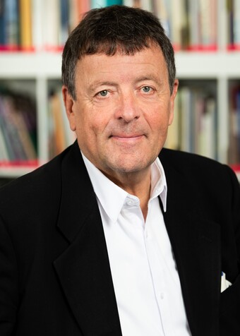 Portrait Dr. Ekkehard Nümann