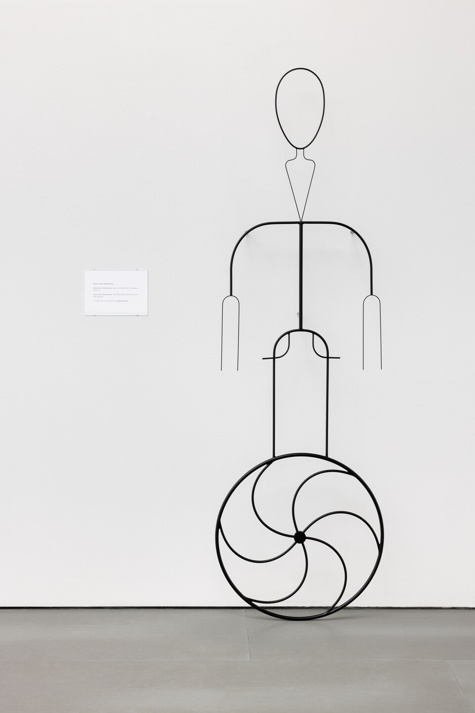 Iman Issa, Woman with a Wheelbarrow, 2024, Aus der Serie | From the series Doubles: Photograph – (Un)Like (M)Any Other(s), Hamburger Kunsthalle. Dauerleihgabe der Stiftung Hamburger Kunstsammlungen, © Iman Issa, Photo: Andrea Rossetti