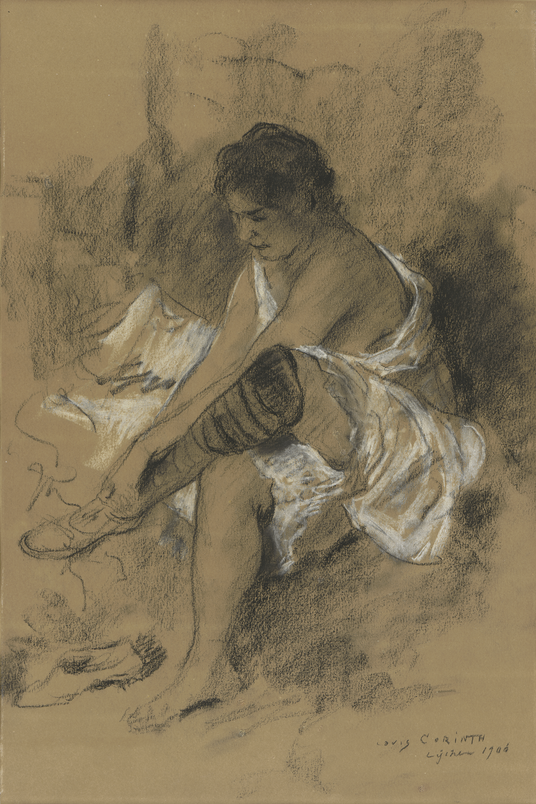 Lovis Corinth, Nach dem Bade -Strumpf anziehende Frau, 1906,Kohle und weiße Kreide auf festem bräunlichem Papier, 48,5 x 32 cm, © Hamburger Kunsthalle / bpk Foto: Christoph Irrgang
