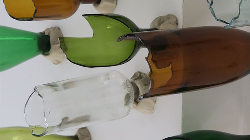 Olaf Metzel (*1952), alles Flaschen, 1992, (Detail) © Hamburger Kunsthalle / bpk © VG Bild-Kunst, Bonn Foto: Elke Walford