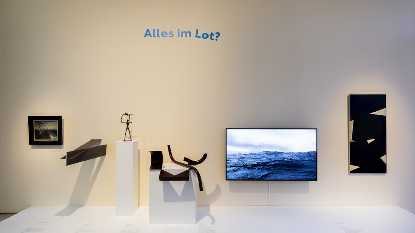 Raumansicht: Familienausstellung »Alles im Lot?« im Hamburger Kinderzimmer. 