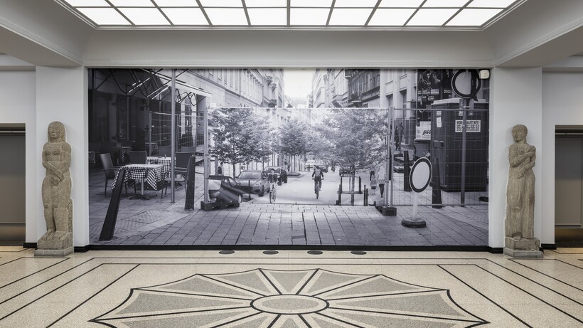 Foyer des Hubertus-Wald-Forums mit den beiden Kaminfiguren von G.H. Wolff, ©Hamburger Kunsthalle, Foto: Fred Dott