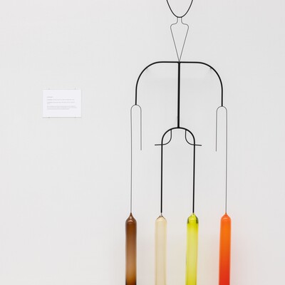 Iman Issa, Lab Operator, 2024, Aus der Serie Doubles: Photograph – (Un)Like (M)Any Other(s), Hamburger Kunsthalle. Dauerleihgabe der Stiftung Hamburger Kunstsammlungen | On permanent loan from the Stiftung Hamburger Kunstsammlungen, © Iman Issa, Photo: Andrea Rossetti